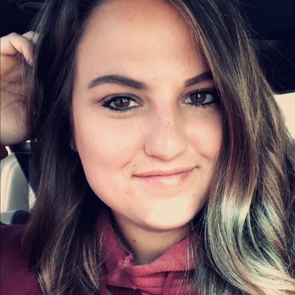 Meet your Posher, Danielle - Picture 1 of 1